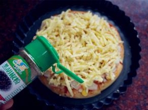 撒上少许黑胡椒粉。