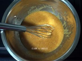 搅拌至食材混合，细砂糖融化。