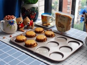 待完全冷却后，将花生酥取下即可。