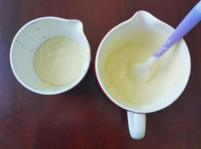 把翻拌好的面糊分一半出来