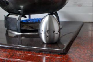 冷水上锅，中火蒸30分钟左右即可。