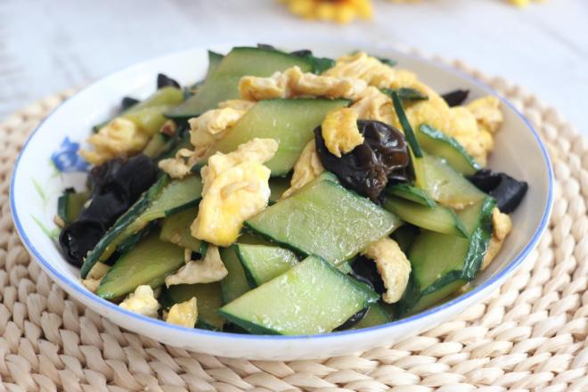 黄瓜鸡蛋炒木耳