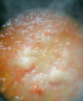 待水开后放入肉丸子