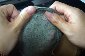 揉至面团能拉出薄膜即可。