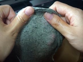 揉至面团能拉出薄膜即可。