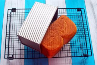 出炉后立即倒出。