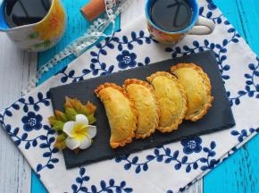 烤箱预热至200度，上下火200度烘烤25分钟，表面金黄，香气四溢出炉。