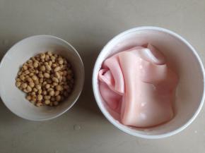 黄豆提前用清水浸泡