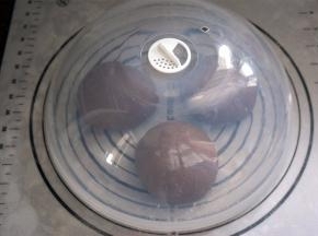 分成三等份，揉圆，松弛15分钟。