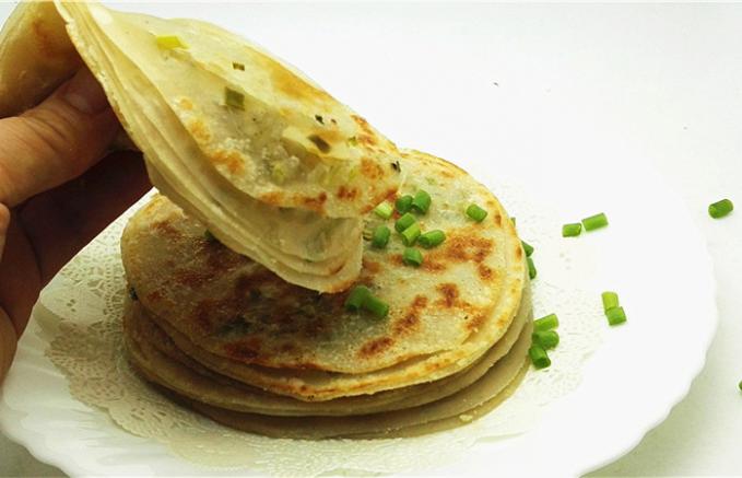 快手美味早餐--饺子皮葱油饼