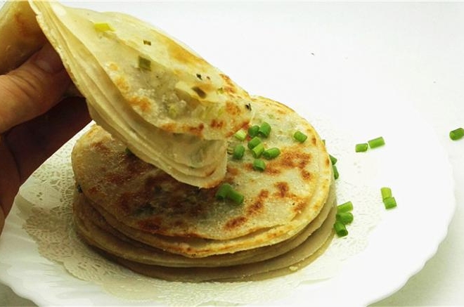 快手美味早餐--饺子皮葱油饼