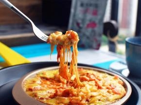 也可以用叉子慢慢品尝，先尝尝馅料再咬饼底，吃法随自己喜欢。