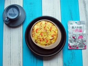 烤好的披萨可以整块脱模，拿着吃。