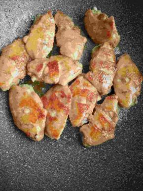 底下煎焦黄翻过来在煎，继续小火