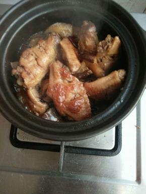 小火炖的水不多了放盐调味