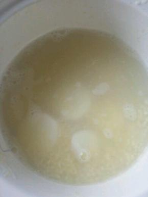 把山药也放进去，加入适量水。