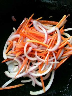 再加入胡萝卜丝