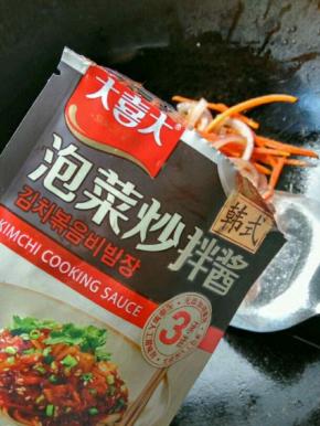 继续加入炒拌酱