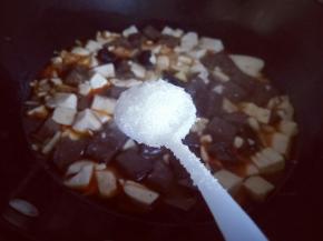 再加入白砂糖，(可以不加，根据个人口味)