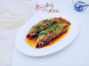 装盘，撒上葱花，熟芝麻，枸杞点缀。即可开吃，美味无比。