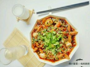 撒上葱花，香菜 ，一碗香喷喷的冒菜就出来了。