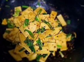 加入鸡精翻炒均匀即可