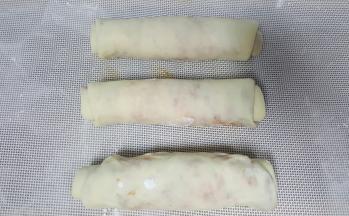 10．三个依次卷好。