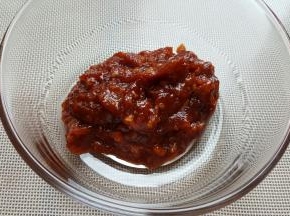 6．拌匀后将酱料盛出，放凉备用。