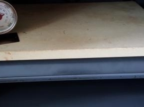 8．烤箱中最好放陶瓷板，提前一小时上下火250度预热。