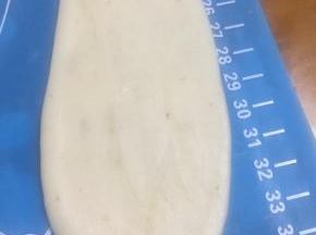 用擀面杖擀开