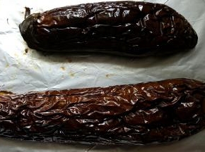 6.茄子烤好后从烤箱中取出。