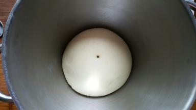 6．30分钟后，面团略有变大。