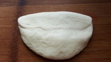 10．从1/4处折叠回来，压紧实。