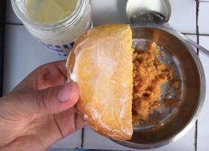 外面也抹上沙拉酱，粘上肉松就可以了