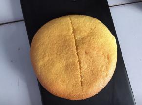 取出一个，中间划一刀，不要划破