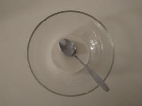 淀粉加适量清水调匀，成水淀粉。