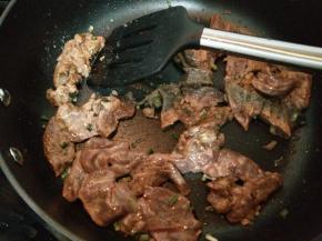 放入猪肝片滑熟。