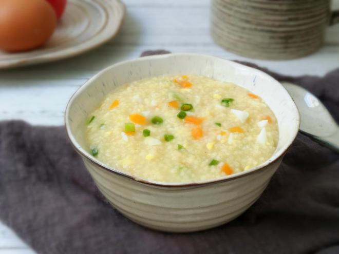 鸡蛋胡萝卜小米粥