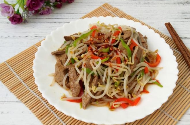绿豆芽拌猪肝