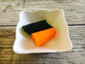 配菜：黄瓜和胡萝卜