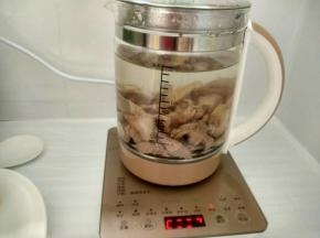 洗净放水至最大水量，选煲汤功能。