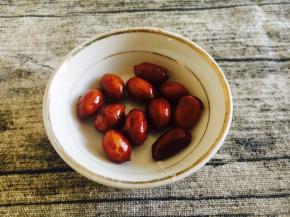 配菜：油炸果仁。