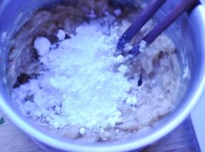 4、加入淀粉，继续搅拌