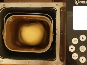 面包用的液体还需根据自家的面粉吸水性适当调整液体用量，