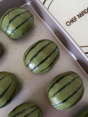 烤箱预热170度，中层30多左右，根据自家烤箱定温度调节时间