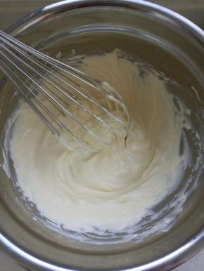 加热到三种材料完全混合，没有颗粒即可