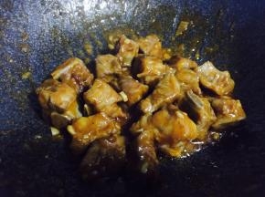 大火翻炒收汁