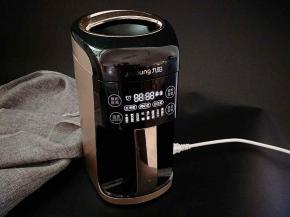 通上电源，显示屏亮起。