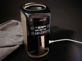 通上电源，显示屏亮起。