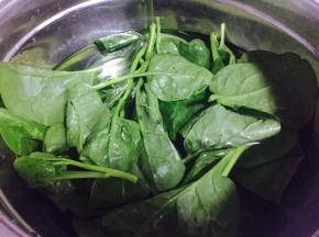 木耳菜泡水清洗干净